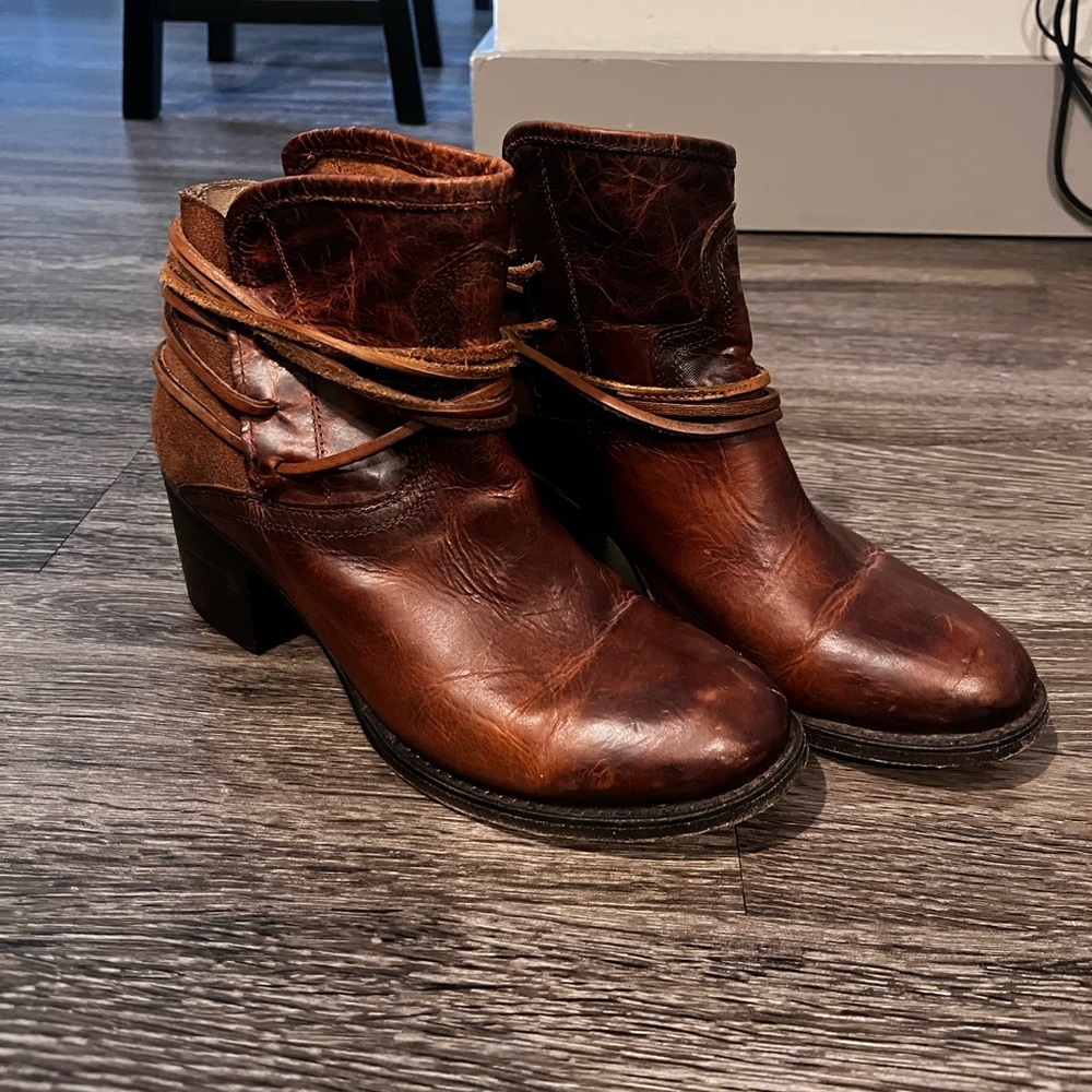 FREEBIRD Casey bootie sz 9